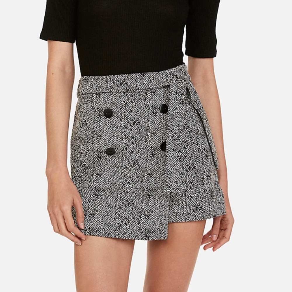 EXPRESS - Black & White Printed Skort with Belt